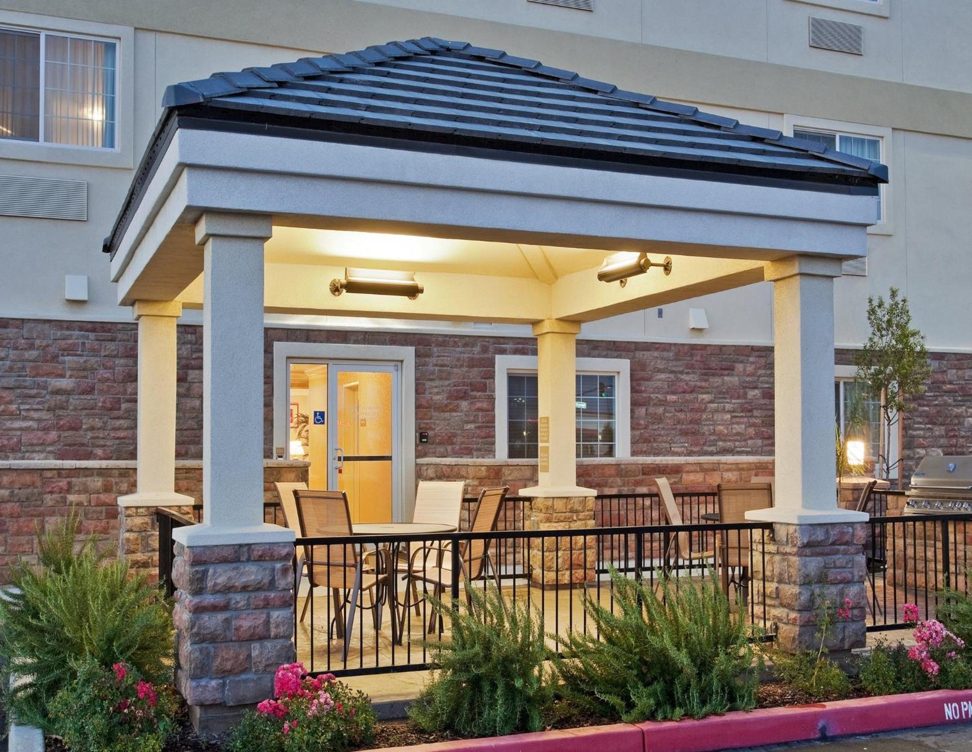 Candlewood Suites Turlock By Ihg Eksteriør bilde